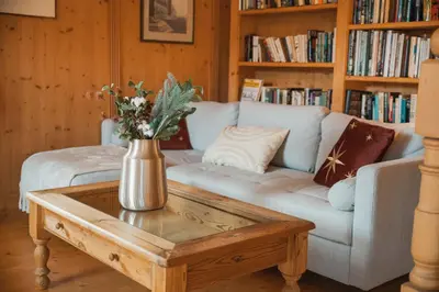 Ein Sitzbereich in der Unterkunft Chalet Ninni