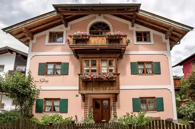 Das Gebäude in dem sich die Ferienwohnung befindet
