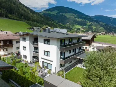 Ein allgemeiner Bergblick oder ein Berglick von der Ferienwohnung aus
