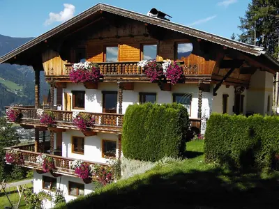 Ein allgemeiner Bergblick oder ein Berglick von der Ferienwohnung aus