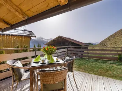 Ein allgemeiner Bergblick oder ein Berglick von des Chalets aus
