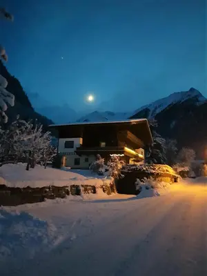 Ein allgemeiner Bergblick oder ein Berglick von der Ferienwohnung aus