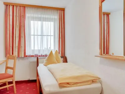 Ein Bett oder Betten in einem Zimmer der Unterkunft Apartment in Hainzenberg near Ski Lift
