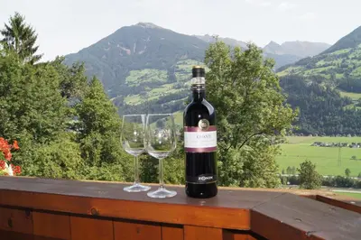 Ein allgemeiner Bergblick oder ein Berglick von der Ferienwohnung aus