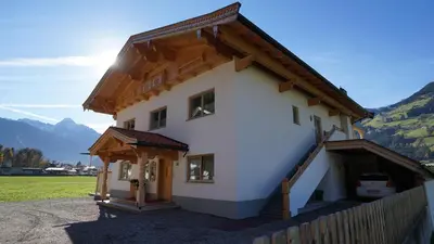 Ein allgemeiner Bergblick oder ein Berglick von der Ferienwohnung aus