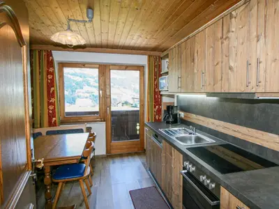 Küche/Küchenzeile in der Unterkunft Holiday Home Hussl by Interhome