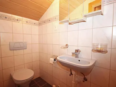 Ein Badezimmer in der Unterkunft Apartment Untererhof-1 by Interhome