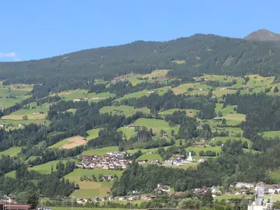 Ein allgemeiner Bergblick oder ein Berglick von der Ferienwohnung aus