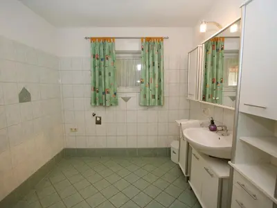 Ein Badezimmer in der Unterkunft Apartment Eberharter-1 by Interhome