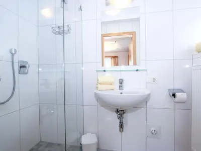 Ein Badezimmer in der Unterkunft Apartment Gerda-2 by Interhome