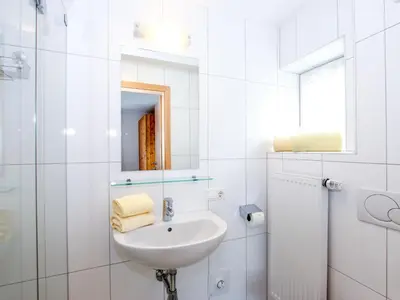 Ein Badezimmer in der Unterkunft Apartment Gerda-2 by Interhome