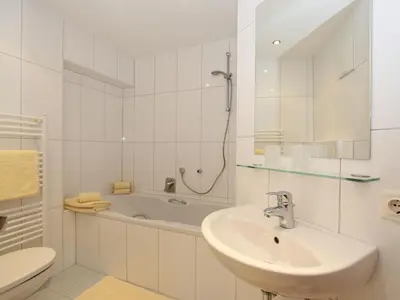 Ein Badezimmer in der Unterkunft Apartment Gerda-2 by Interhome