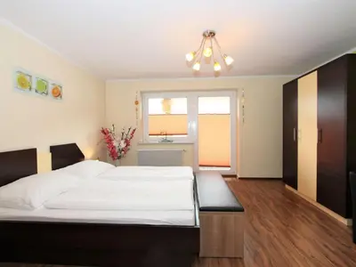 Ein Bett oder Betten in einem Zimmer der Unterkunft Apartment Heidi-2 by Interhome