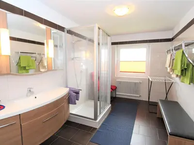 Ein Badezimmer in der Unterkunft Apartment Heidi-2 by Interhome