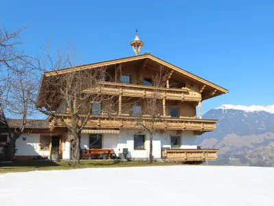 Ein allgemeiner Bergblick oder ein Berglick von der Ferienwohnung aus