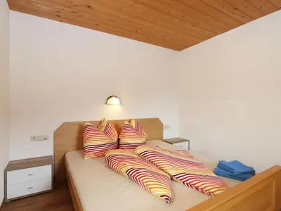 Ein Bett oder Betten in einem Zimmer der Unterkunft Apartment Zillertalblick by Interhome
