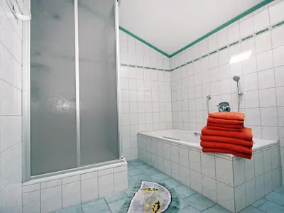 Ein Badezimmer in der Unterkunft Apartment Hundsbichler-1 by Interhome