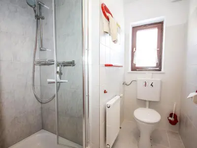 Ein Badezimmer in der Unterkunft Holiday Home Fliegerklause by Interhome