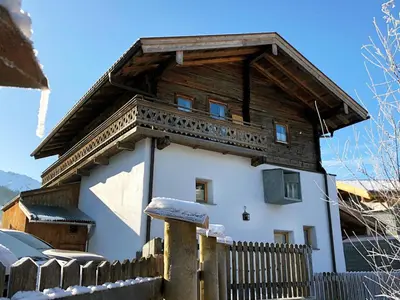 Das Gebäude in dem sich das Ferienhaus befindet