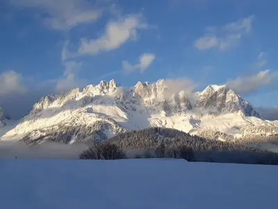 Ein allgemeiner Bergblick oder ein Berglick von der Ferienwohnung aus