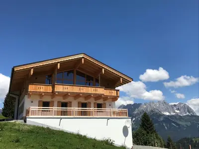 Ein allgemeiner Bergblick oder ein Berglick von der Ferienwohnung aus