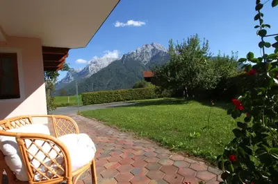 Ein allgemeiner Bergblick oder ein Berglick von der Ferienwohnung aus