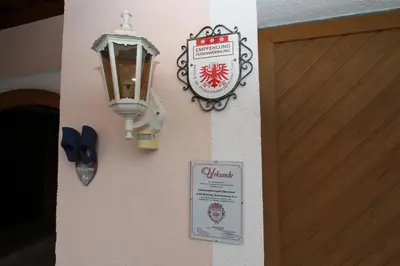 Ein Zertifikat, Auszeichnung, Logo oder anderes Dokument, das in der Unterkunft Ferienwohnungen Christine ausgestellt ist