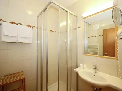 Ein Badezimmer in der Unterkunft Attractive holiday home in Kaltenbach on the ski-slope