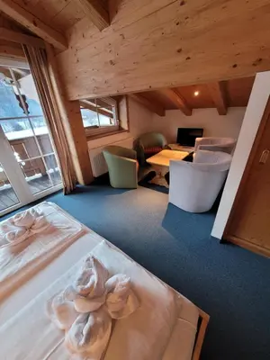 Ein Bett oder Betten in einem Zimmer der Unterkunft Ferienhotel Alpenhof