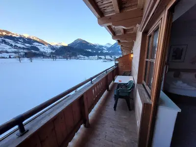 Ein allgemeiner Bergblick oder ein Berglick von des Hotels aus