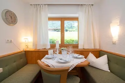 Ein Sitzbereich in der Unterkunft Fürstenhäusl Alpbach - GREEN Apartments & Studio