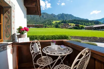 Ein allgemeiner Bergblick oder ein Berglick von der Ferienwohnung aus
