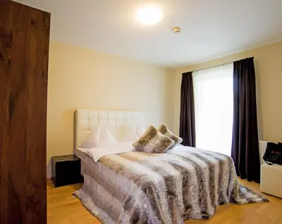 Ein Bett oder Betten in einem Zimmer der Unterkunft Chalet Alpinresort