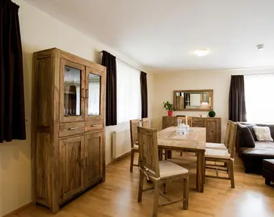 Ein Sitzbereich in der Unterkunft Chalet Alpinresort