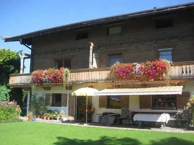 Ein Garten an der Unterkunft Landhaus Sommerau