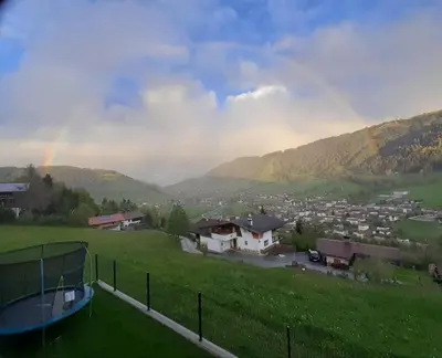 Ein allgemeiner Bergblick oder ein Berglick von der Ferienwohnung aus