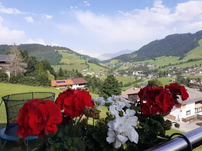 Ein allgemeiner Bergblick oder ein Berglick von der Ferienwohnung aus