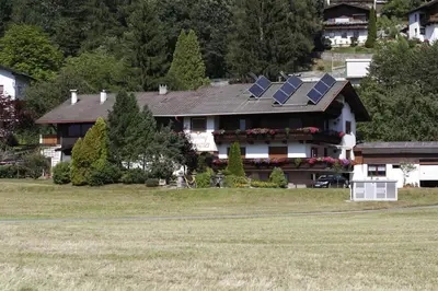 Das Gebäude in dem sich die Pension befindet