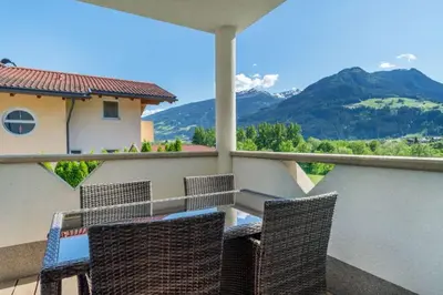 Ein allgemeiner Bergblick oder ein Berglick von der Ferienwohnung aus