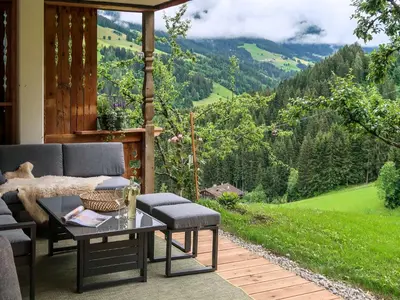 Ein allgemeiner Bergblick oder ein Berglick von der Ferienwohnung aus