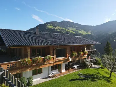 Ein allgemeiner Bergblick oder ein Berglick von der Ferienwohnung aus