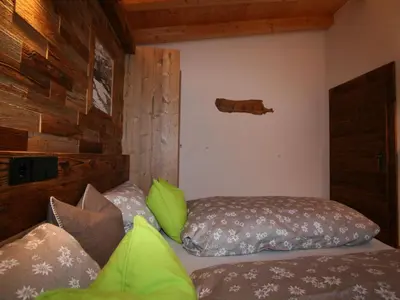 Ein Bett oder Betten in einem Zimmer der Unterkunft Apartment Chalet Spatn by Interhome
