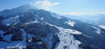 Ein allgemeiner Bergblick oder ein Berglick von des Hotels aus