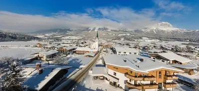 Ein allgemeiner Bergblick oder ein Berglick von der Ferienwohnung aus