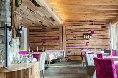 Ein Restaurant oder anderes Speiselokal in der Unterkunft Berghotel Der Königsleitner - Adults only