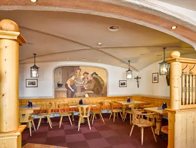 Ein Restaurant oder anderes Speiselokal in der Unterkunft Alpengasthof Hochsöll