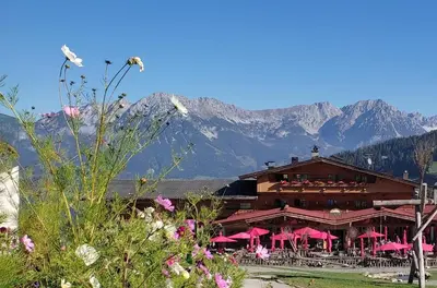 Ein allgemeiner Bergblick oder ein Berglick von des Hotels aus