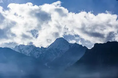 Ein allgemeiner Bergblick oder ein Berglick von der Ferienwohnung aus