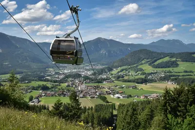 Ein allgemeiner Bergblick oder ein Berglick von der Ferienwohnung aus