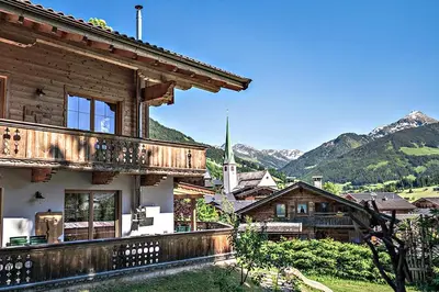 Ein allgemeiner Bergblick oder ein Berglick von der Ferienwohnung aus